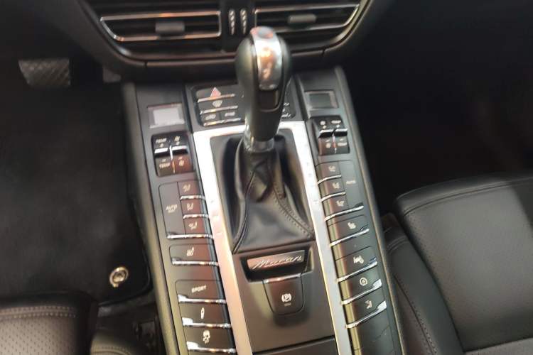 Used Porsche Macan 2021 Macan 2.0T Gear Lever