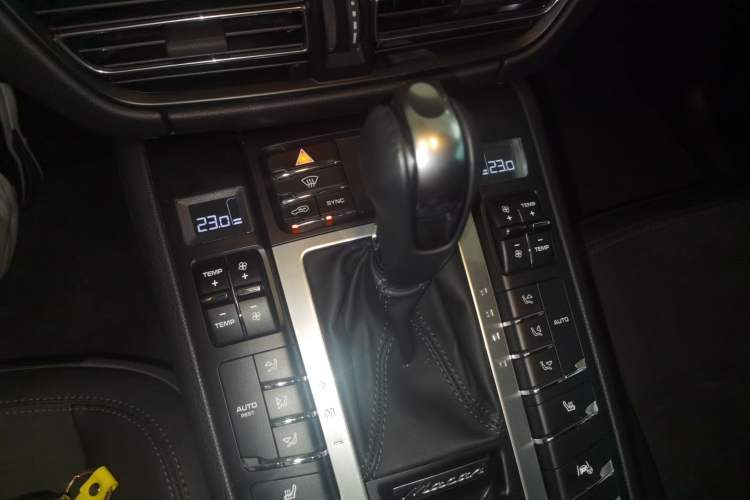 Used Porsche Macan 2021 Macan 2.0T Gear Lever