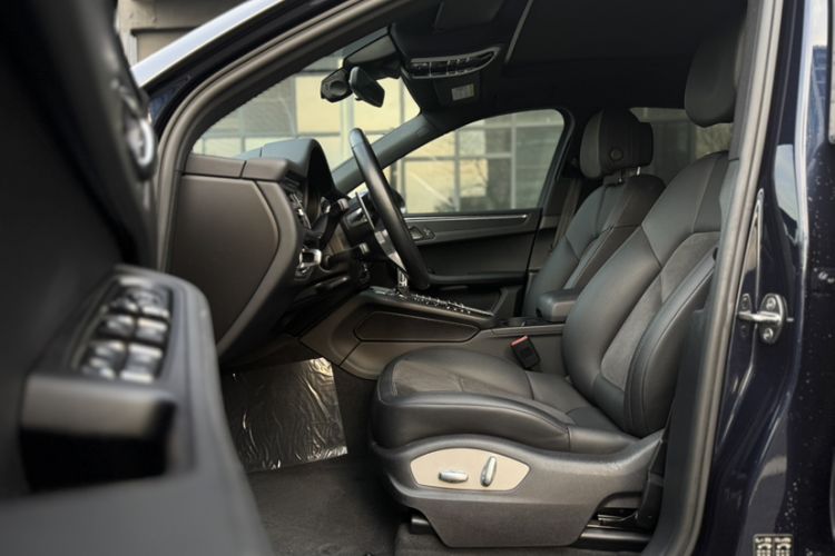 Used Porsche Macan 2021 Macan 2.0T Interior 1