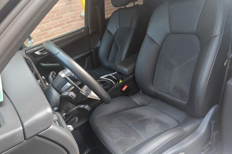 Used Porsche Macan 2021 Macan 2.0T Left Front Seat