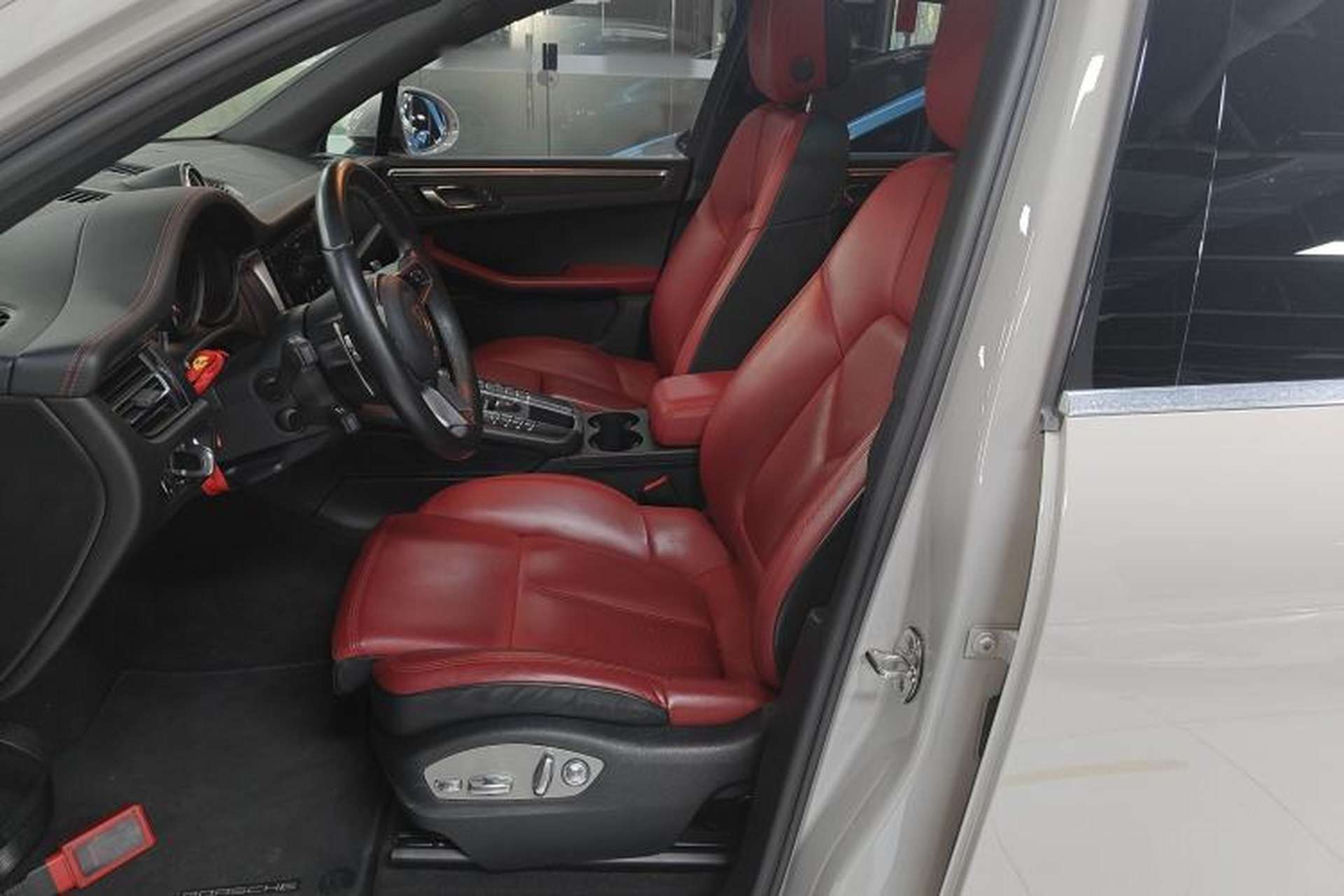 Used Porsche Macan 2021 Macan 2.0T Left Front Seat