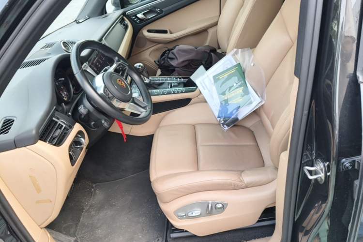 Used Porsche Macan 2021 Macan 2.0T Left Front Seat