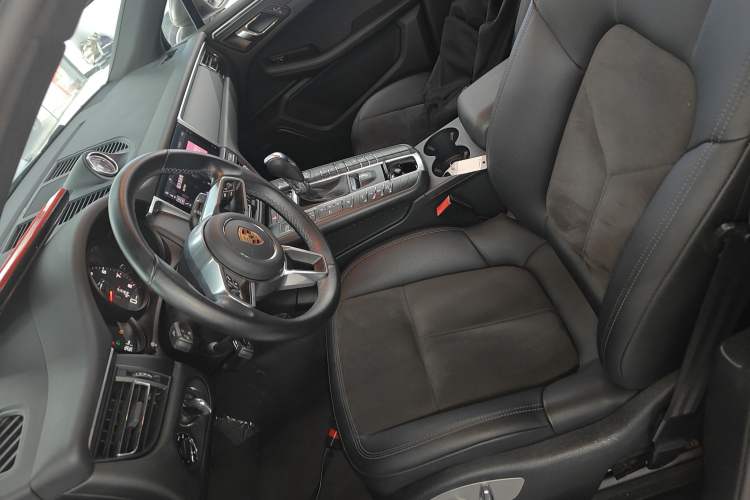 Used Porsche Macan 2021 Macan 2.0T Left Front Seat
