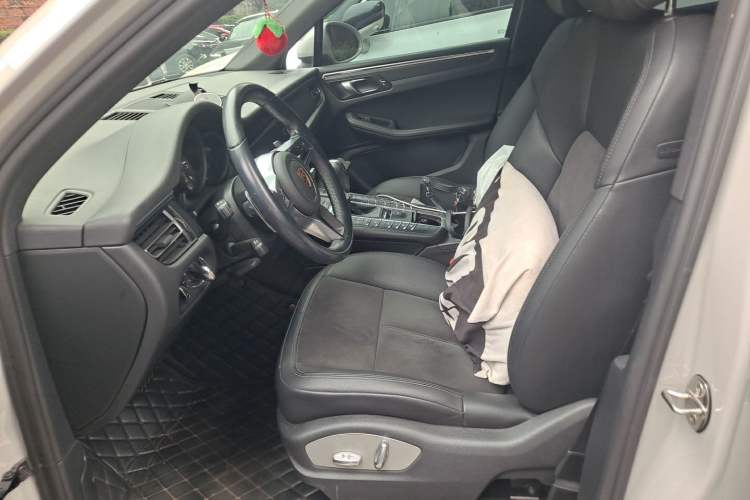 Used Porsche Macan 2021 Macan 2.0T Left Front Seat