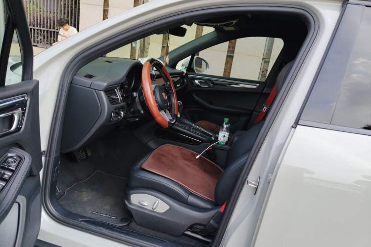 Used Porsche Macan 2021 Macan 2.0T Left Front Seat