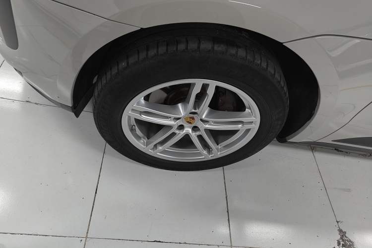 Used Porsche Macan 2021 Macan 2.0T Left Front Wheel Hub