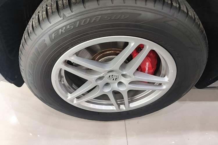 Used Porsche Macan 2021 Macan S 3.0T Left Front Wheel Hub