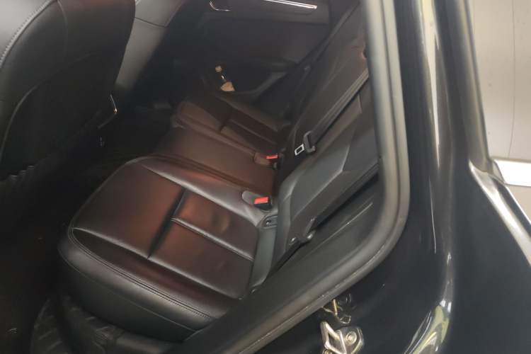 Used Porsche Macan 2021 Macan 2.0T Left Rear Seat