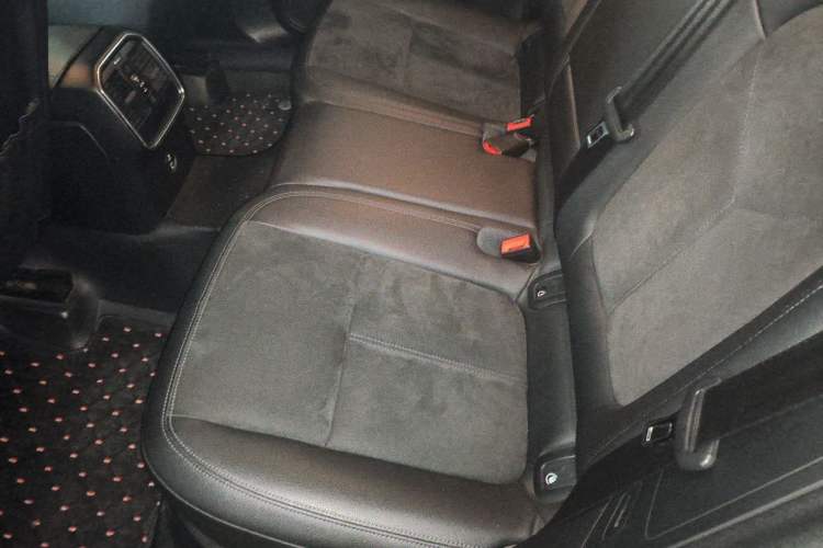 Used Porsche Macan 2021 Macan 2.0T Left Rear Seat