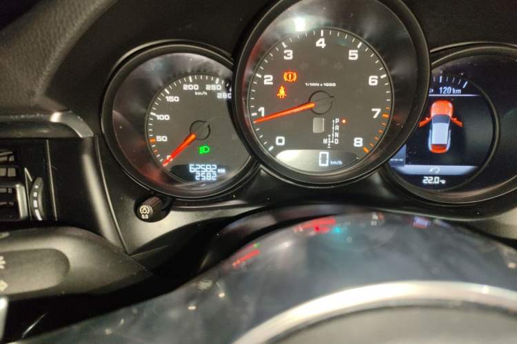 Used Porsche Macan 2021 Macan 2.0T Odometer Close Up