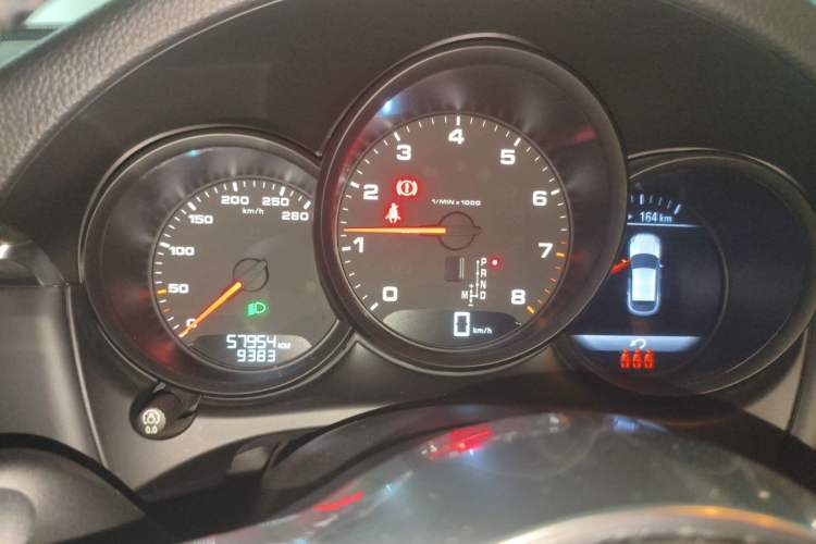 Used Porsche Macan 2021 Macan 2.0T Odometer Close Up