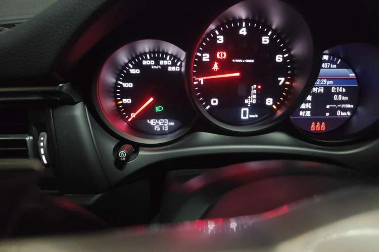 Used Porsche Macan 2021 Macan 2.0T Odometer Close Up