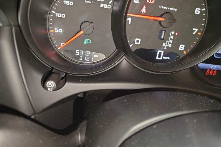 Used Porsche Macan 2021 Macan 2.0T Odometer Close Up