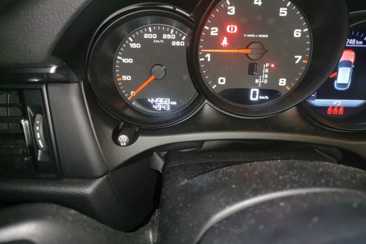 Used Porsche Macan 2021 Macan 2.0T Odometer Close Up