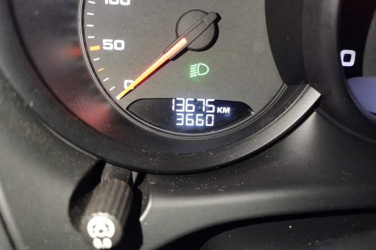 Used Porsche Macan 2021 Macan 2.0T Odometer Close Up