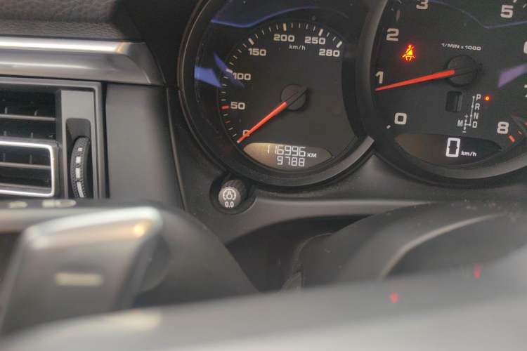 Used Porsche Macan 2021 Macan 2.0T Odometer Close Up
