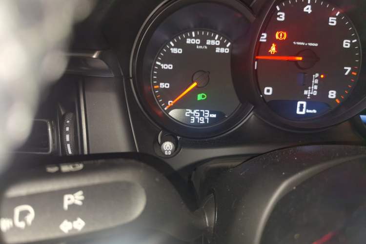 Used Porsche Macan 2021 Macan 2.0T Odometer Close Up