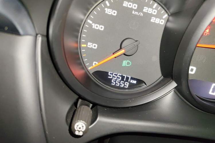 Used Porsche Macan 2021 Macan 2.0T Odometer Close Up