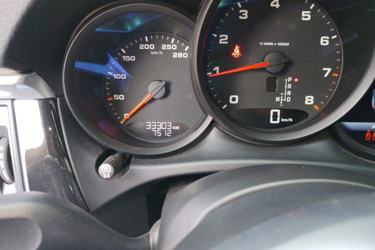 Used Porsche Macan 2021 Macan 2.0T Odometer Close Up