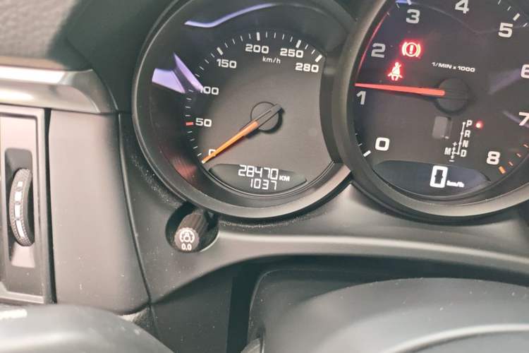 Used Porsche Macan 2021 Macan 2.0T Odometer Close Up