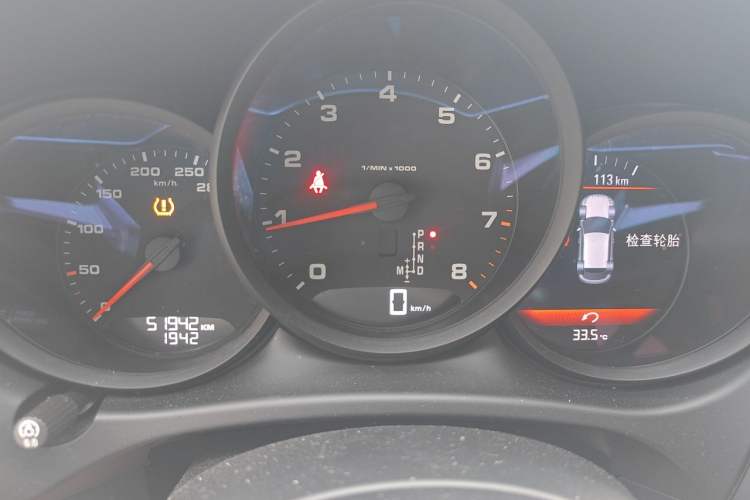 Used Porsche Macan 2021 Macan 2.0T Odometer Close Up