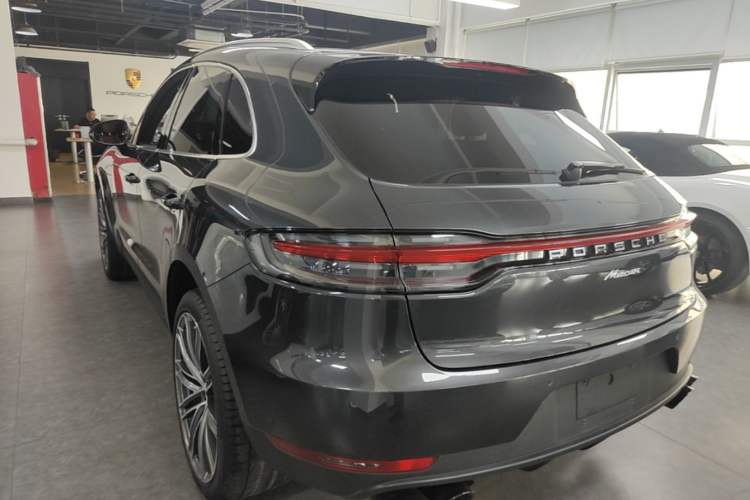 Used Porsche Macan 2021 Macan 2.0T Rear Left 45 Deg