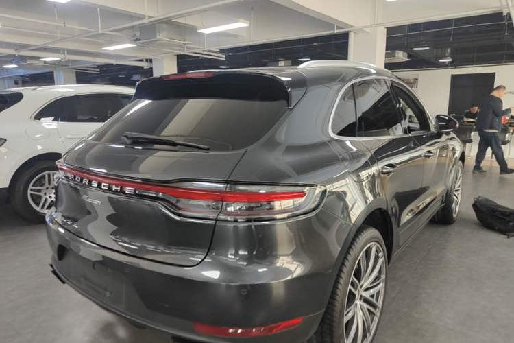 Used Porsche Macan 2021 Macan 2.0T Rear Right 45 Deg