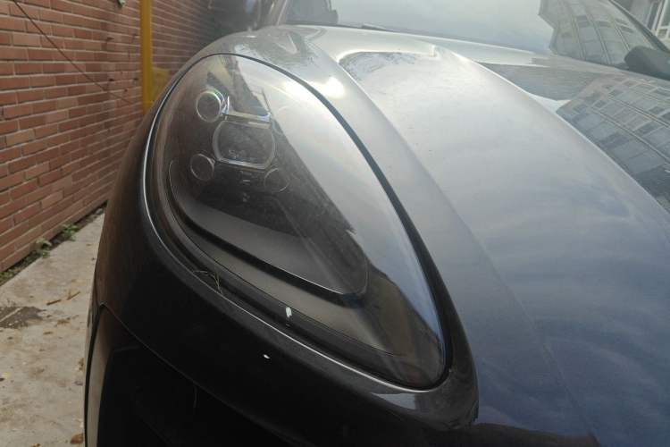 Used Porsche Macan 2021 Macan 2.0T Right Front Headlight