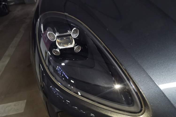 Used Porsche Macan 2021 Macan 2.0T Right Front Headlight
