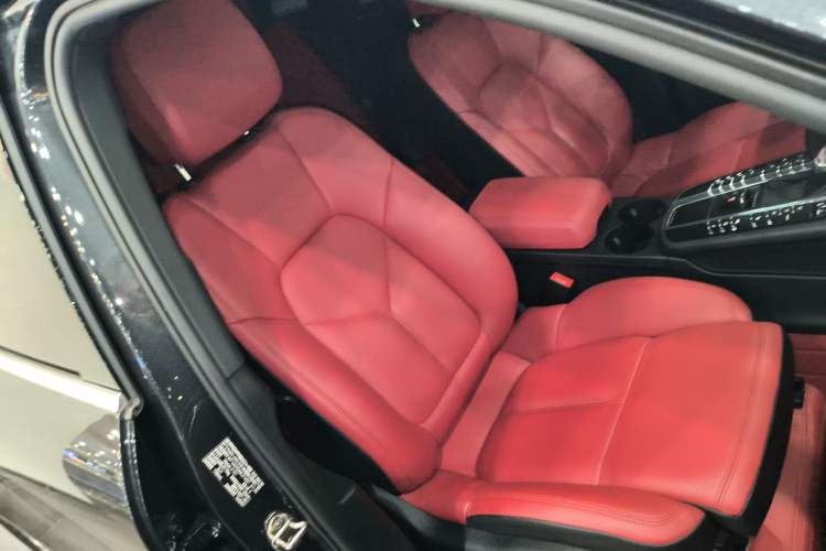 Used Porsche Macan 2021 Macan 2.0T Right Front Seat