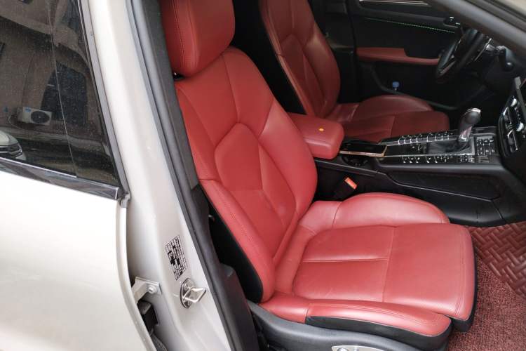 Used Porsche Macan 2021 Macan 2.0T Right Front Seat