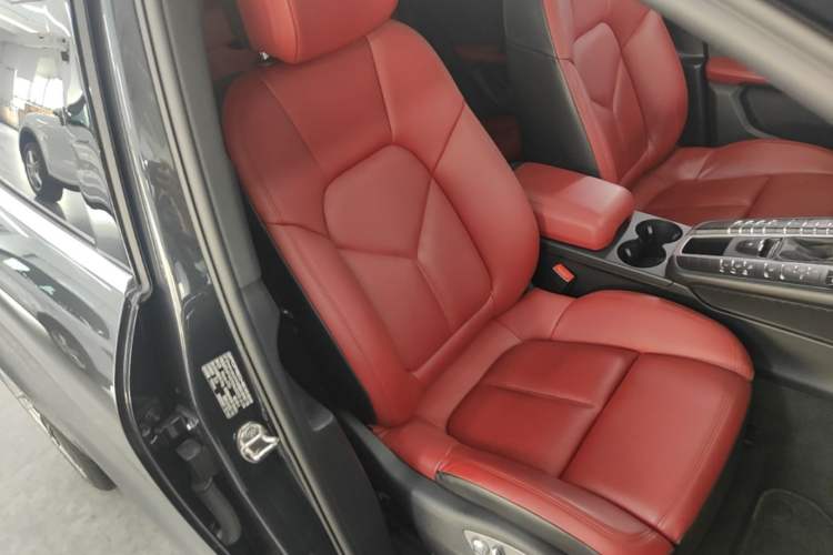 Used Porsche Macan 2021 Macan 2.0T Right Front Seat