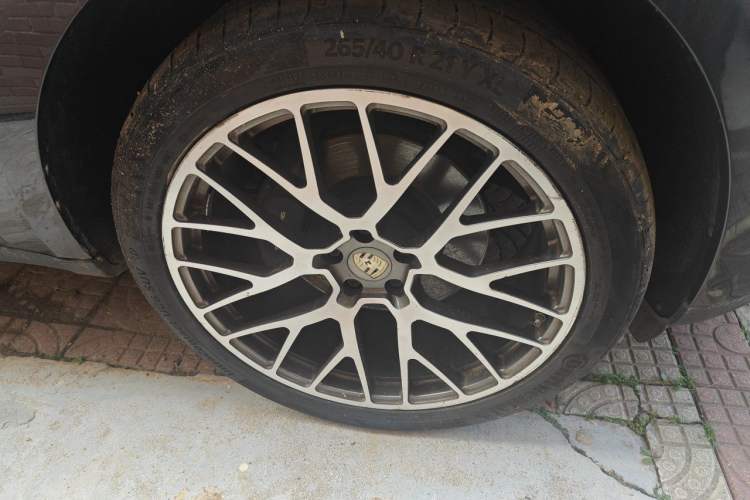 Used Porsche Macan 2021 Macan 2.0T Right Front Wheel Hub