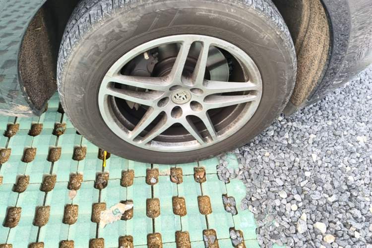 Used Porsche Macan 2021 Macan 2.0T Right Front Wheel Hub
