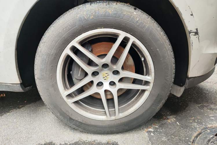 Used Porsche Macan 2021 Macan 2.0T Right Front Wheel Hub