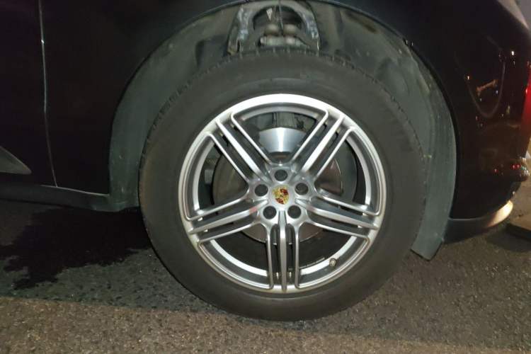 Used Porsche Macan 2021 Macan 2.0T Right Front Wheel Hub
