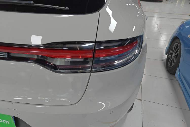 Used Porsche Macan 2021 Macan 2.0T Right Rear Taillight