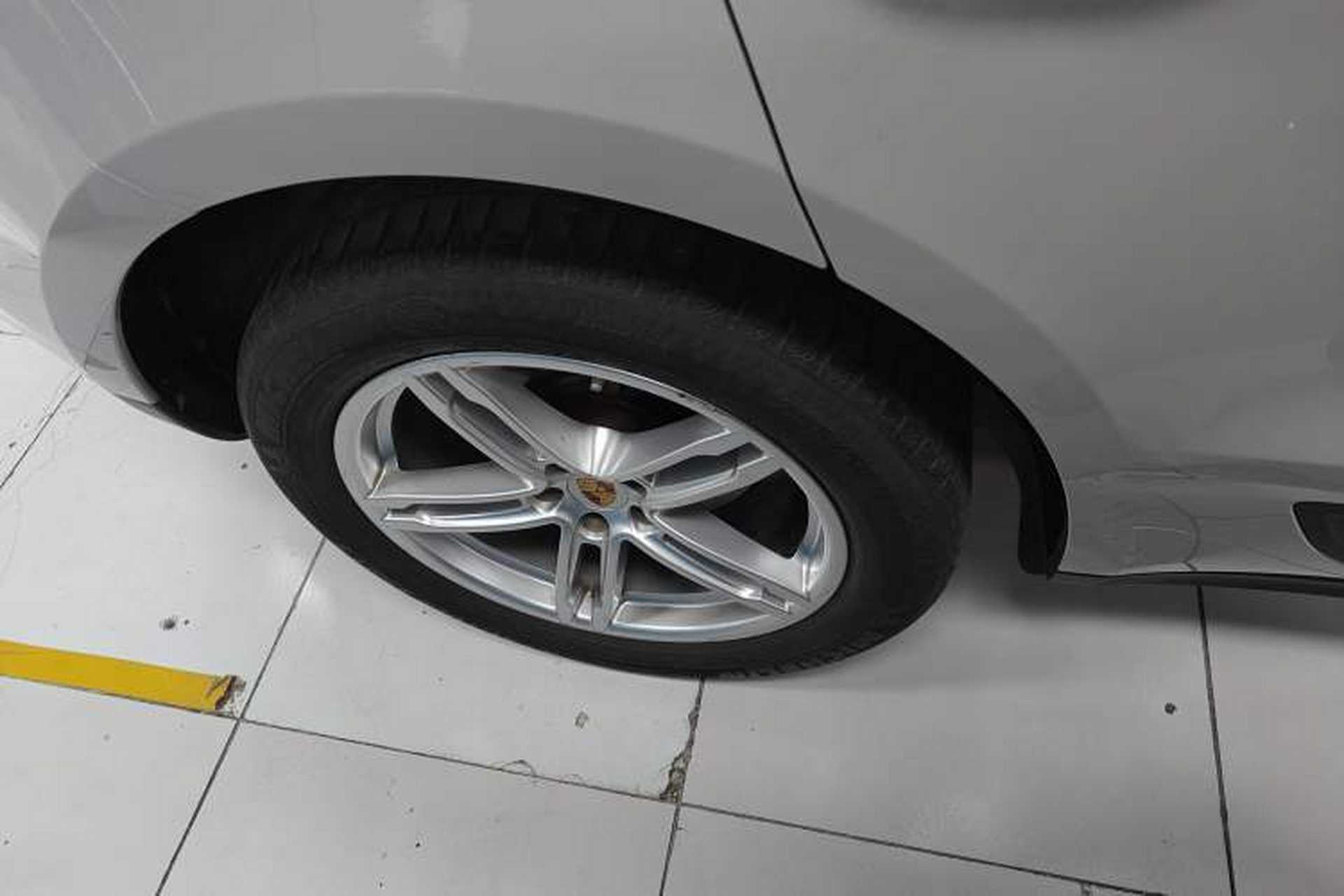 Used Porsche Macan 2021 Macan 2.0T Right Rear Wheel Hub