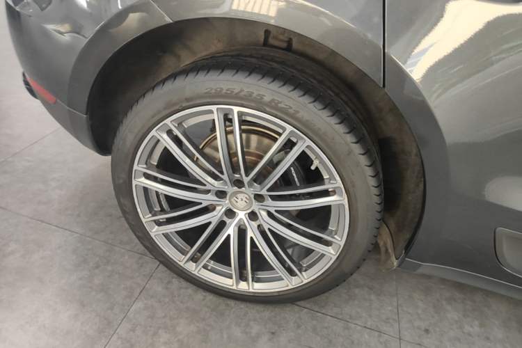 Used Porsche Macan 2021 Macan 2.0T Right Rear Wheel Hub