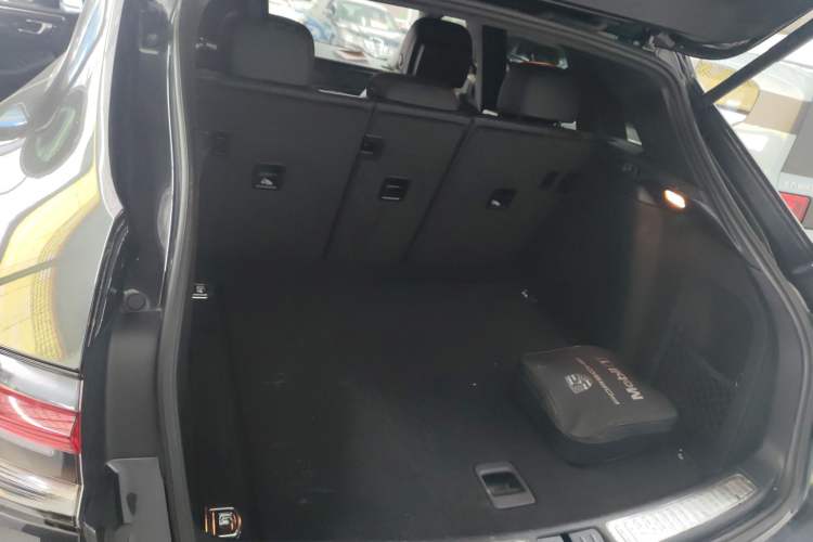 Used Porsche Macan 2021 Macan 2.0T Trunk