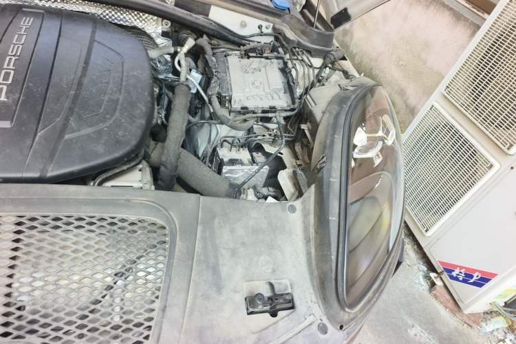 Used Porsche Macan 2021 Macan 2.0T Engine Bay Left
