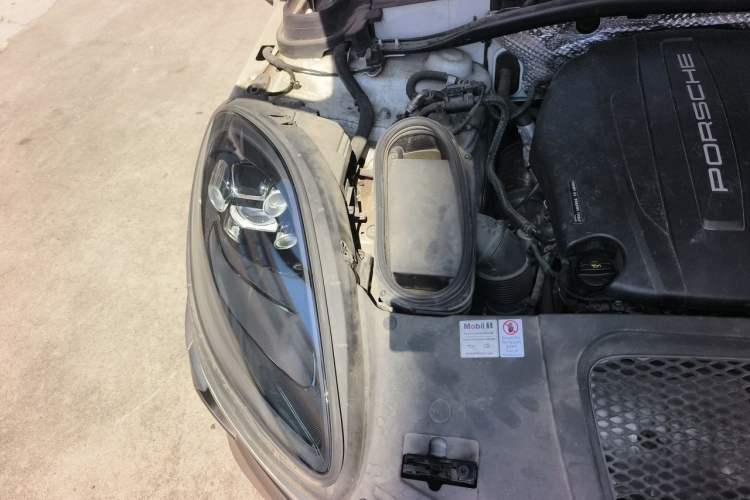 Used Porsche Macan 2021 Macan 2.0T Engine Bay Right