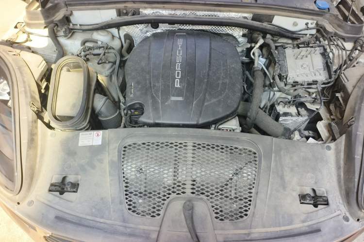 Used Porsche Macan 2021 Macan 2.0T Engine Bay