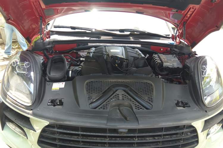 Used Porsche Macan 2021 Macan S 3.0T Engine Bay