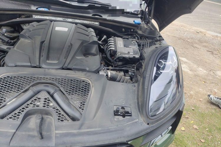 Used Porsche Macan 2021 Macan S 3.0T Engine Bay Left