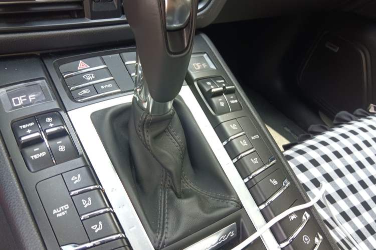 Used Porsche Macan 2021 Macan S 3.0T Gear Lever