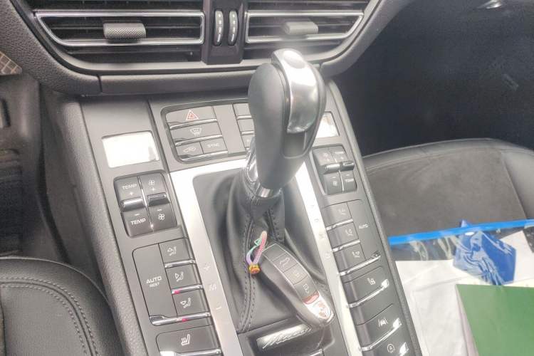 Used Porsche Macan 2021 Macan S 3.0T Gear Lever