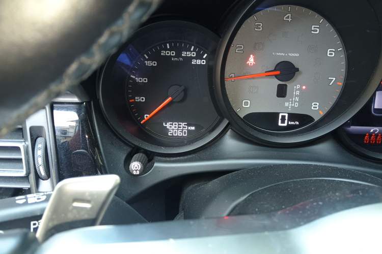 Used Porsche Macan 2021 Macan S 3.0T Odometer Close Up