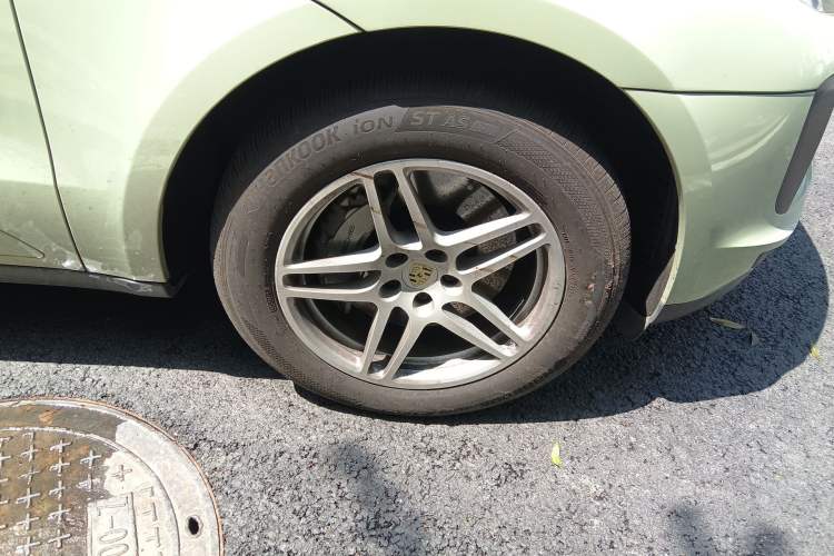 Used Porsche Macan 2021 Macan S 3.0T Right Front Wheel Hub