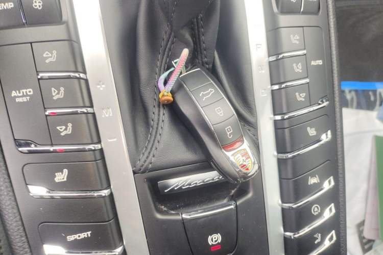 Used Porsche Macan 2021 Macan S 3.0T Vehicle Key